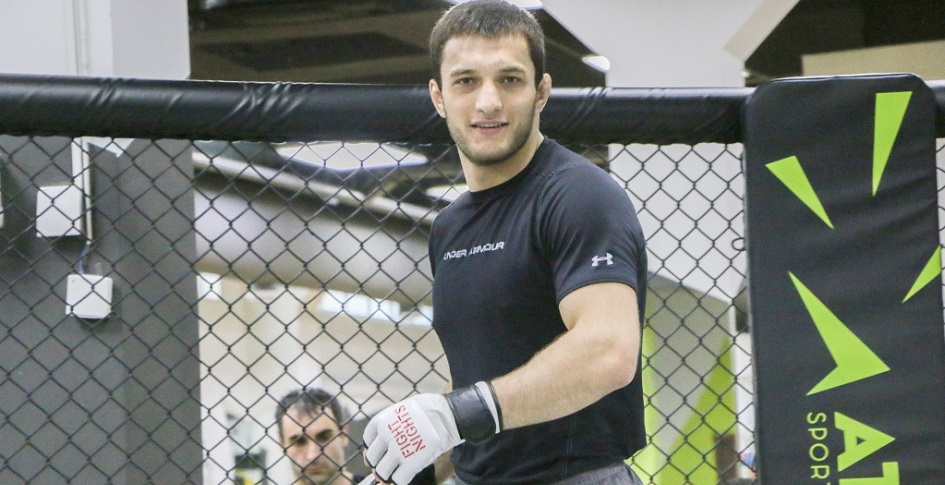 Российского бойца UFC дисквалифицировали на два года за допинг